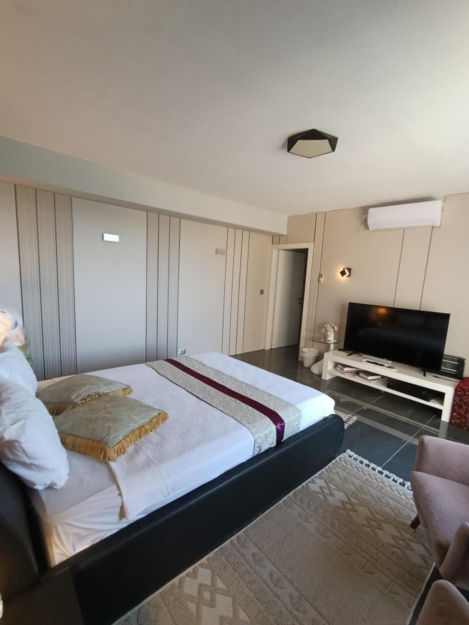 Penthouse Apartment On The Beach Bat Yam Room photo