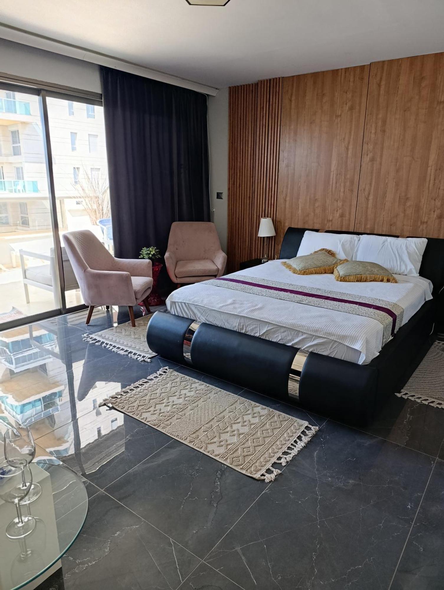 Penthouse Apartment On The Beach Bat Yam Room photo