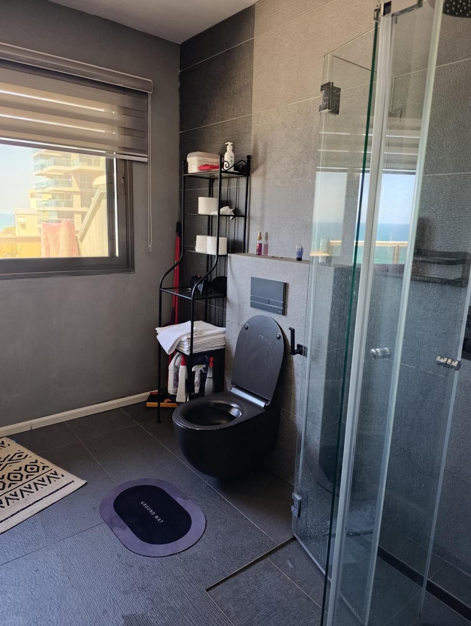Penthouse Apartment On The Beach Bat Yam Room photo