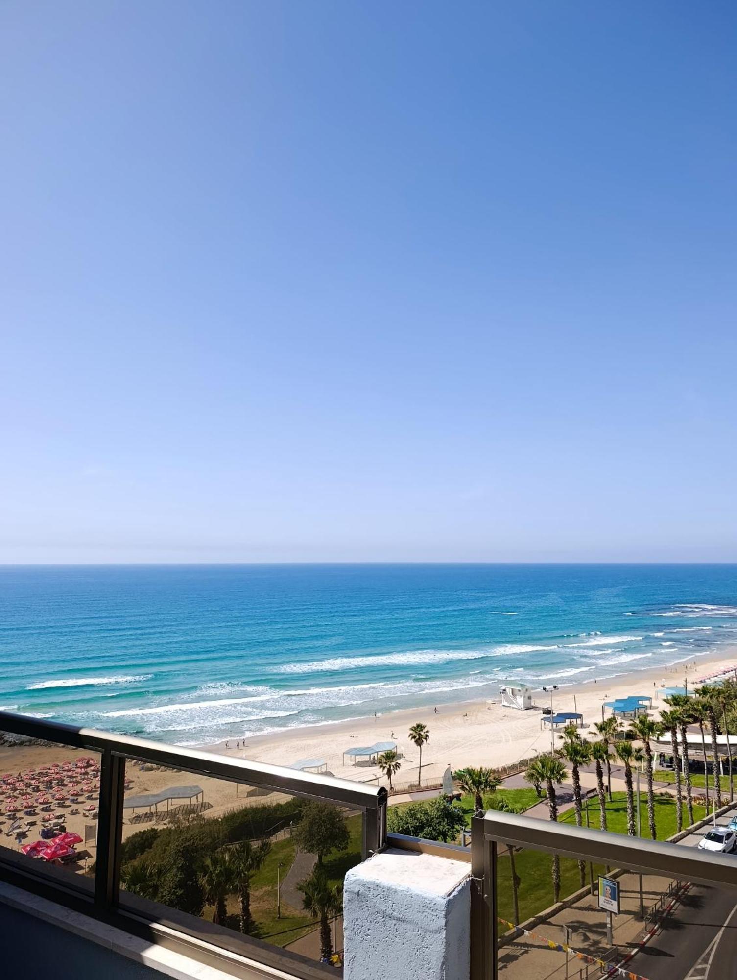 Penthouse Apartment On The Beach Bat Yam Room photo