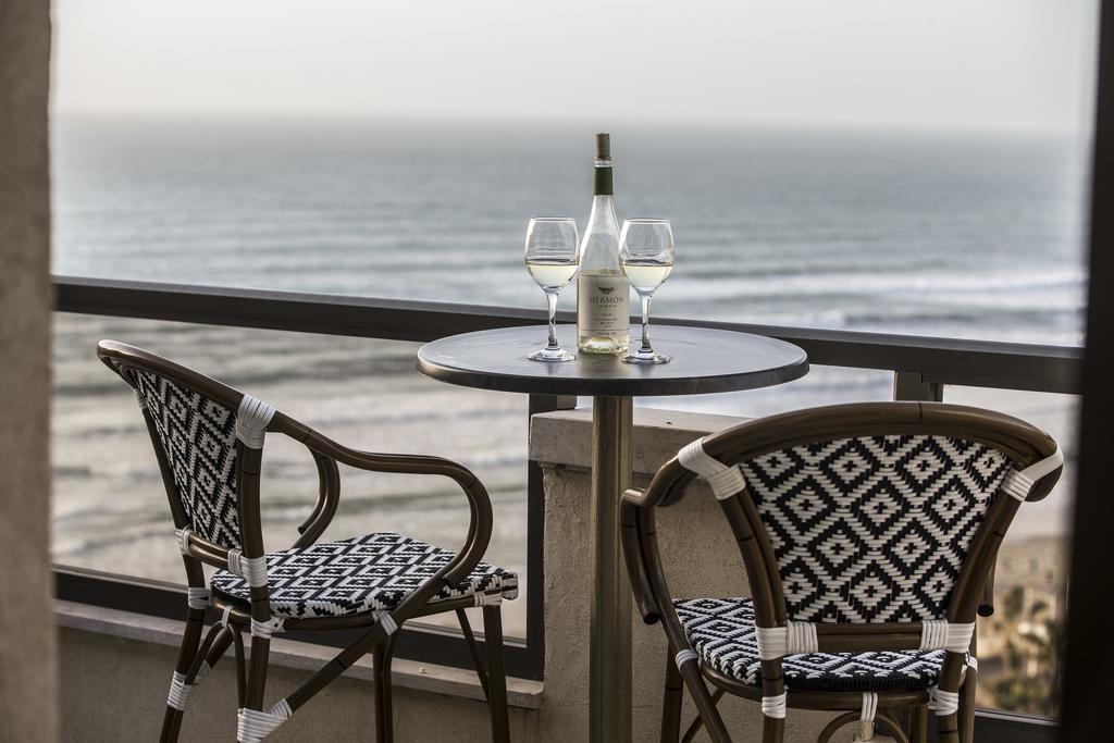 Penthouse Apartment On The Beach Bat Yam Room photo