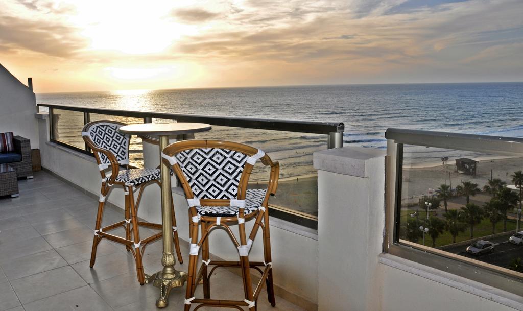 Penthouse Apartment On The Beach Bat Yam Room photo