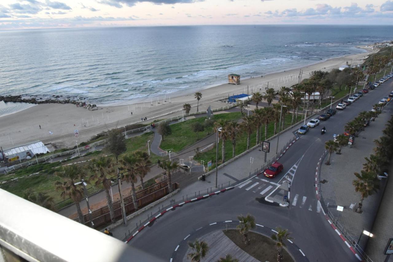 Penthouse Apartment On The Beach Bat Yam Exterior photo